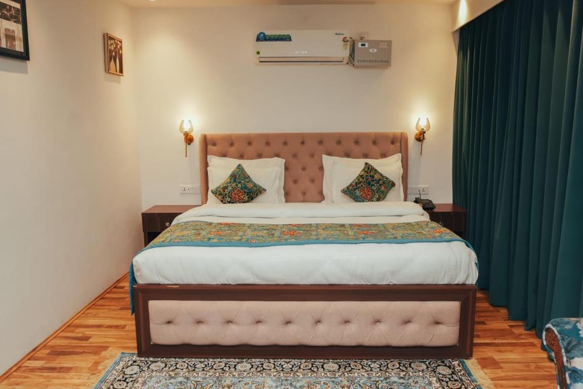 Srinagar Group Of Hotels Εξωτερικό φωτογραφία