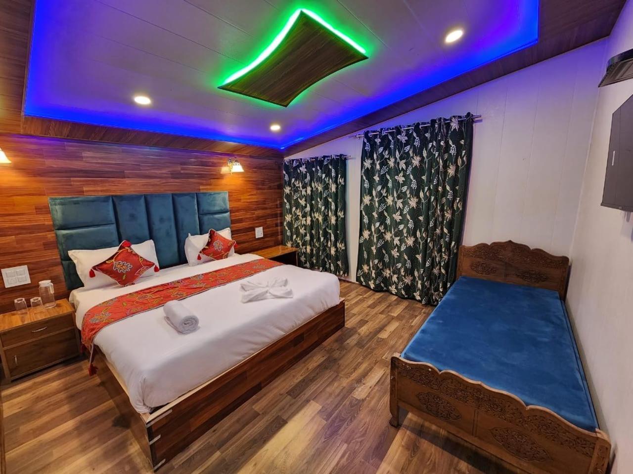 Srinagar Group Of Hotels Εξωτερικό φωτογραφία