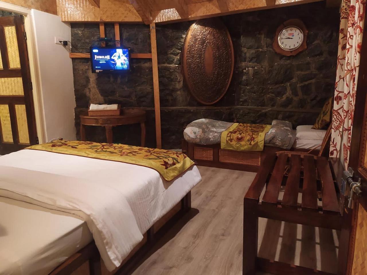 Srinagar Group Of Hotels Εξωτερικό φωτογραφία
