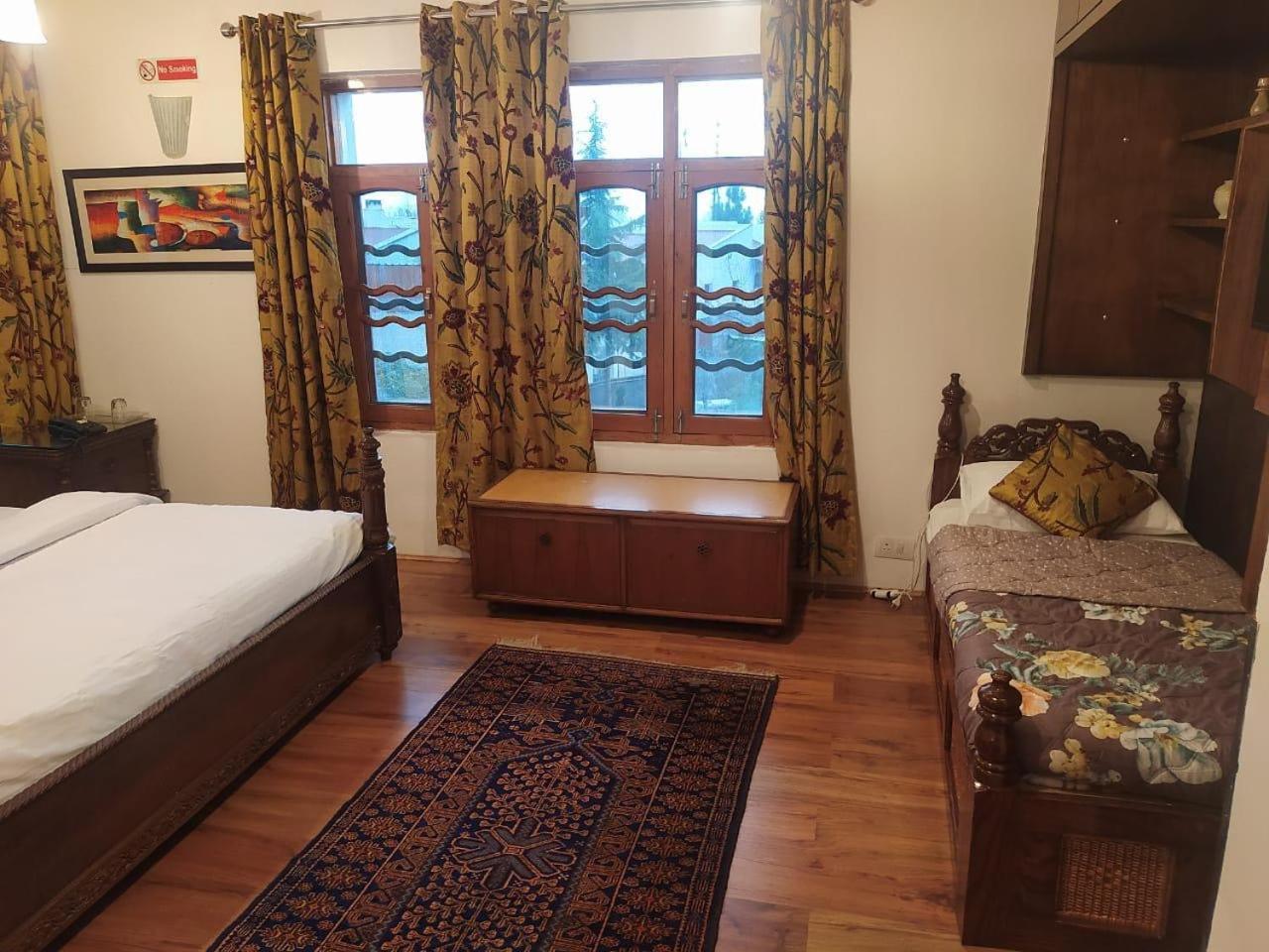 Srinagar Group Of Hotels Εξωτερικό φωτογραφία