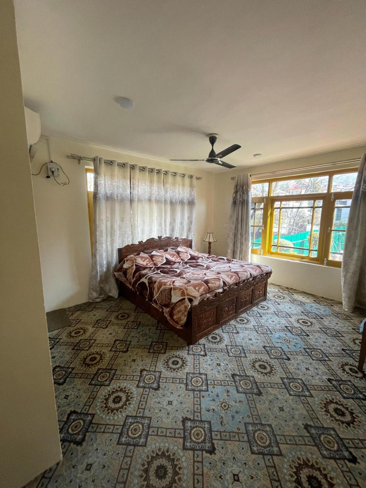 Srinagar Group Of Hotels Εξωτερικό φωτογραφία