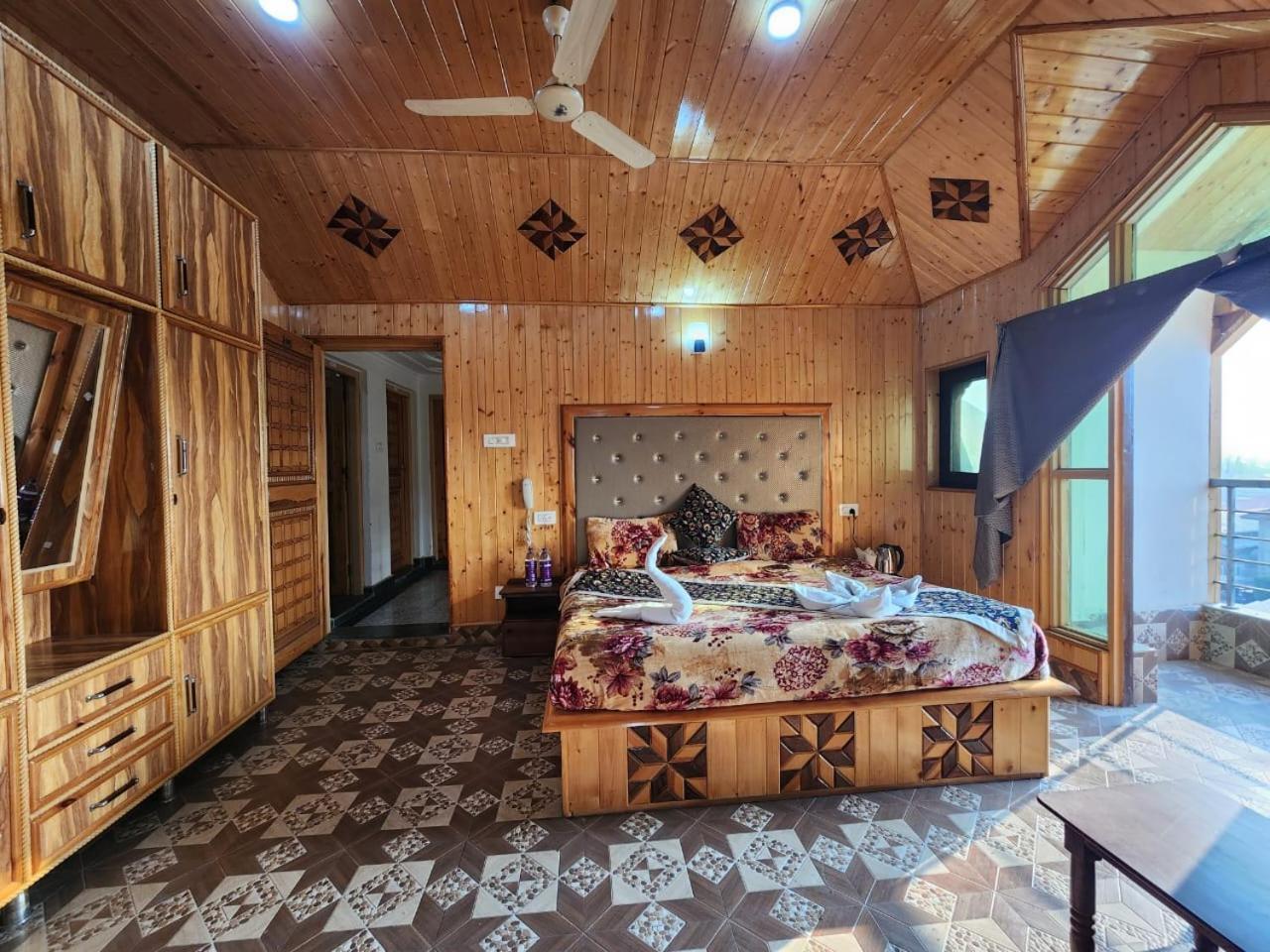 Srinagar Group Of Hotels Εξωτερικό φωτογραφία