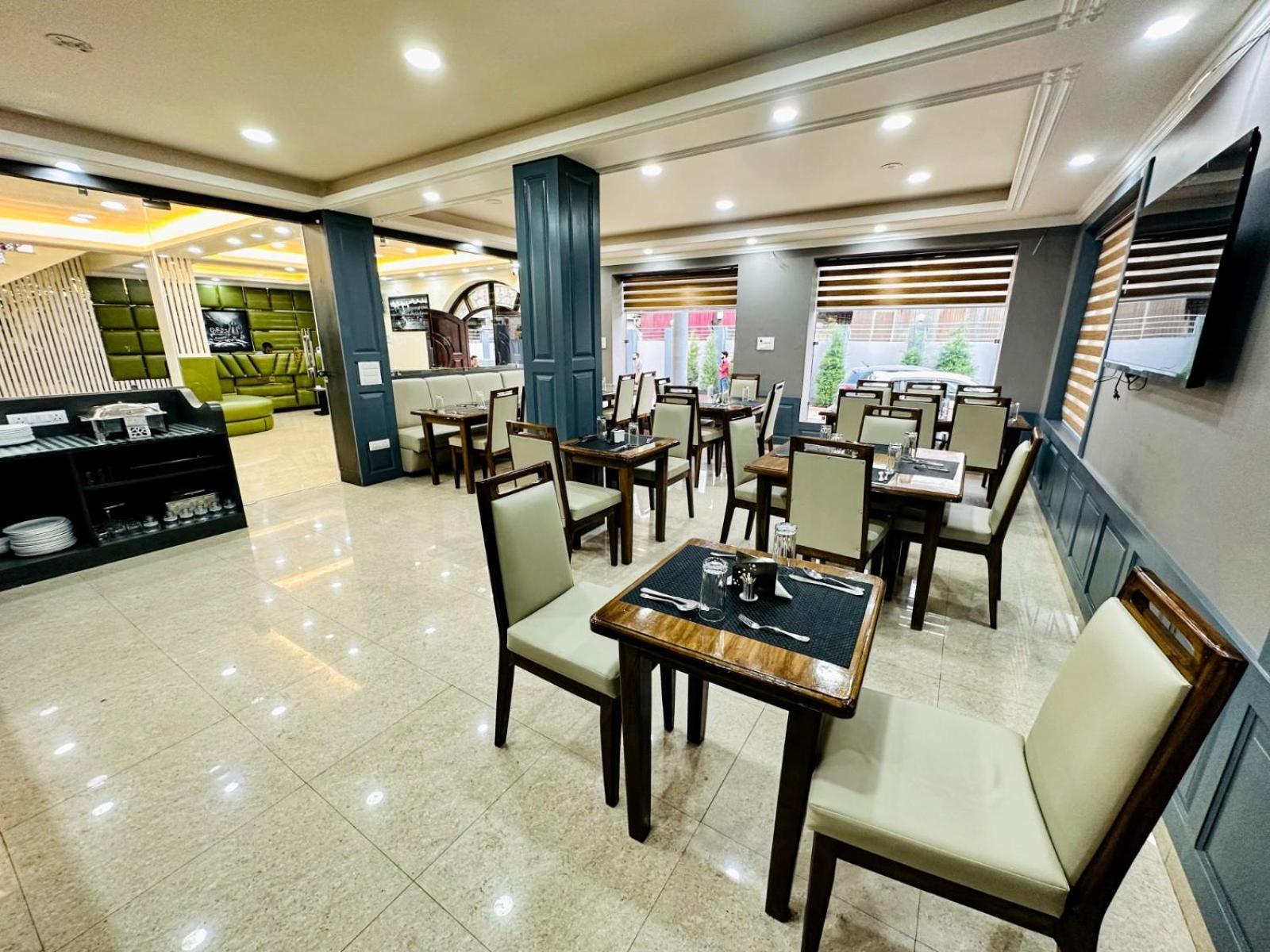 Srinagar Group Of Hotels Εξωτερικό φωτογραφία