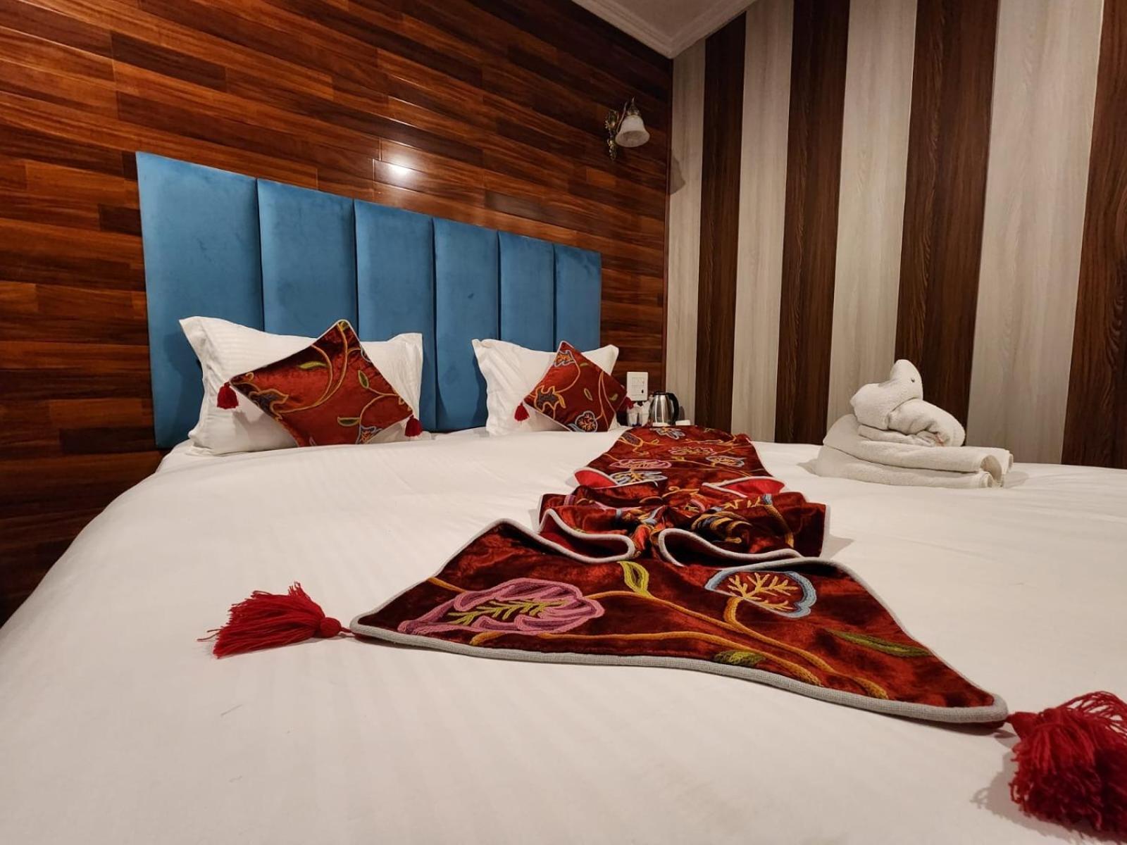 Srinagar Group Of Hotels Εξωτερικό φωτογραφία