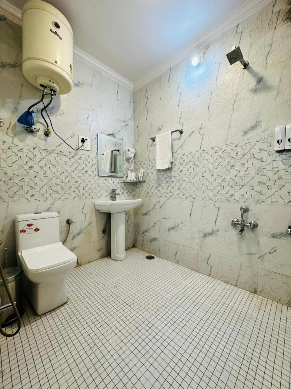 Srinagar Group Of Hotels Εξωτερικό φωτογραφία