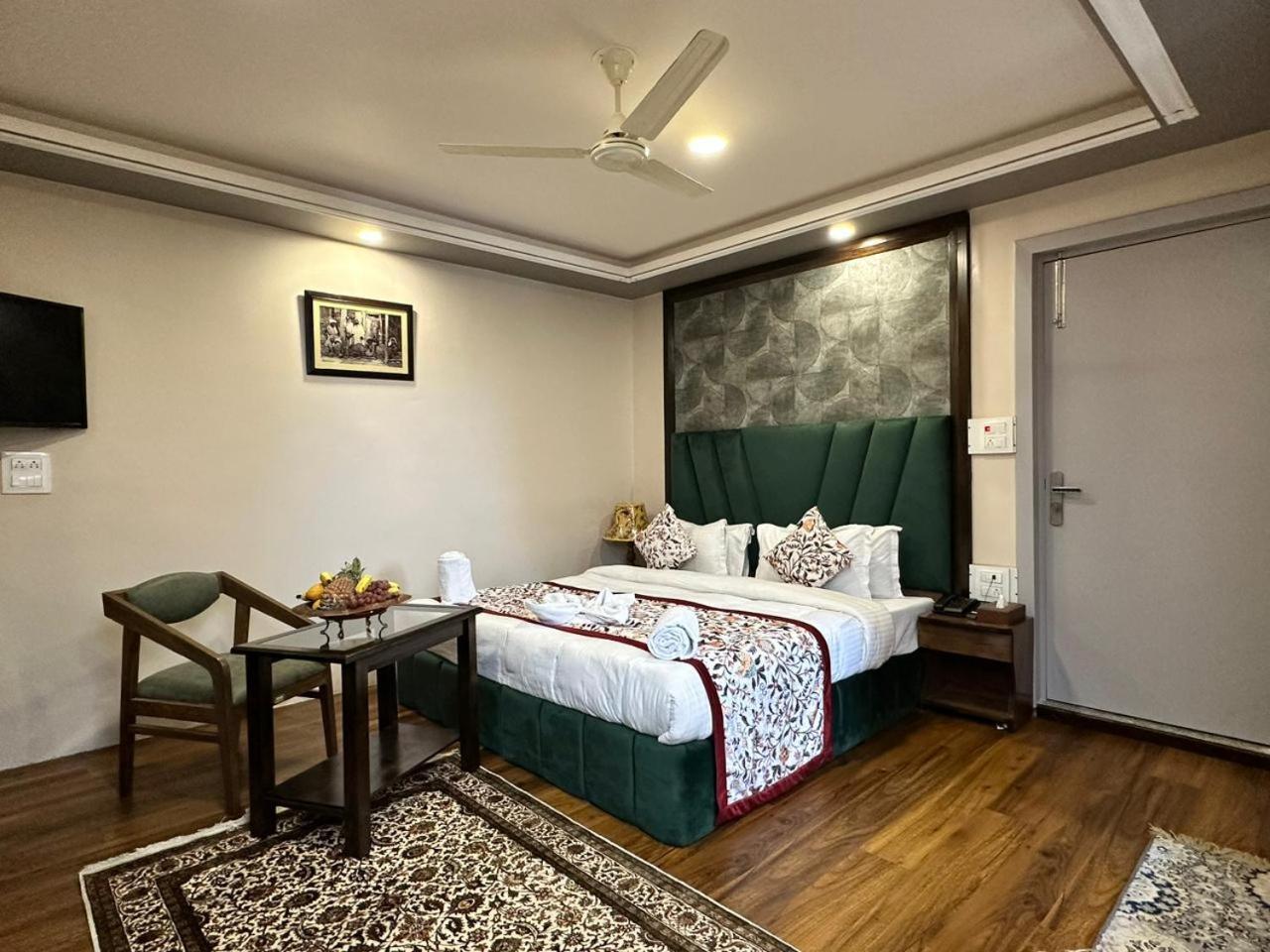 Srinagar Group Of Hotels Εξωτερικό φωτογραφία