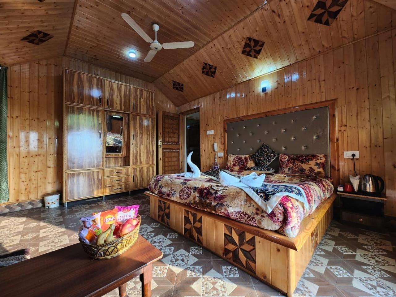Srinagar Group Of Hotels Εξωτερικό φωτογραφία