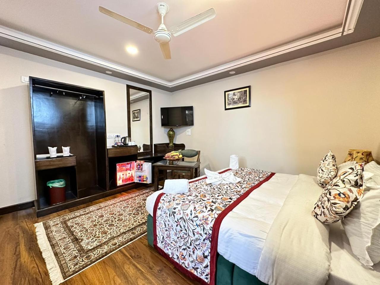 Srinagar Group Of Hotels Εξωτερικό φωτογραφία
